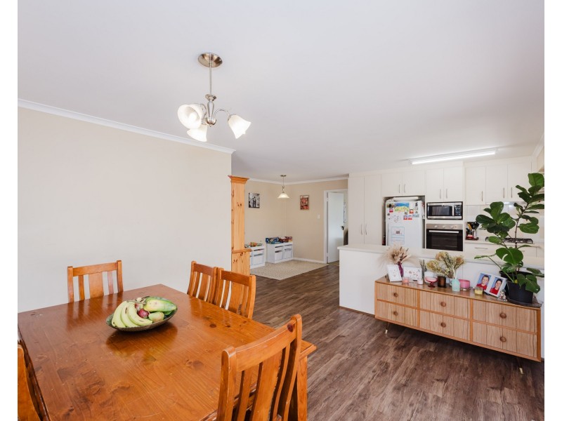 32 Whidby Street, Orana WA 6330