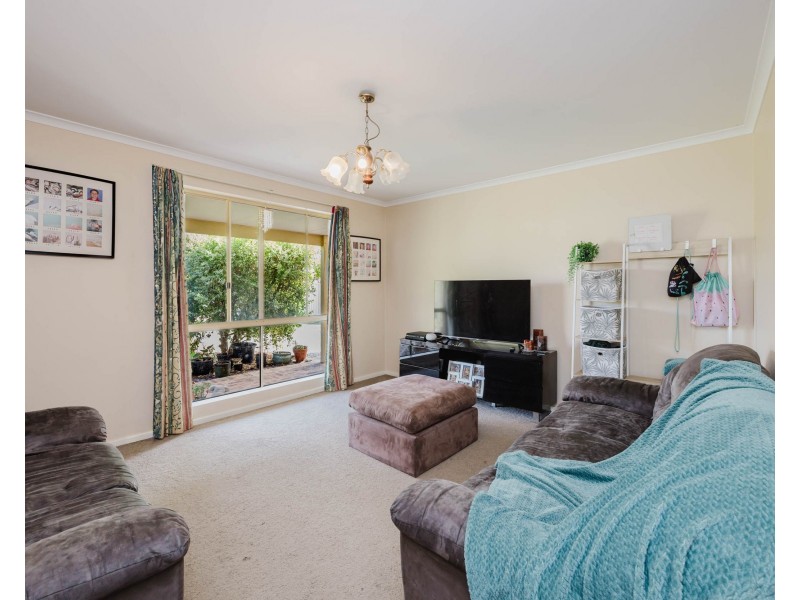 32 Whidby Street, Orana WA 6330