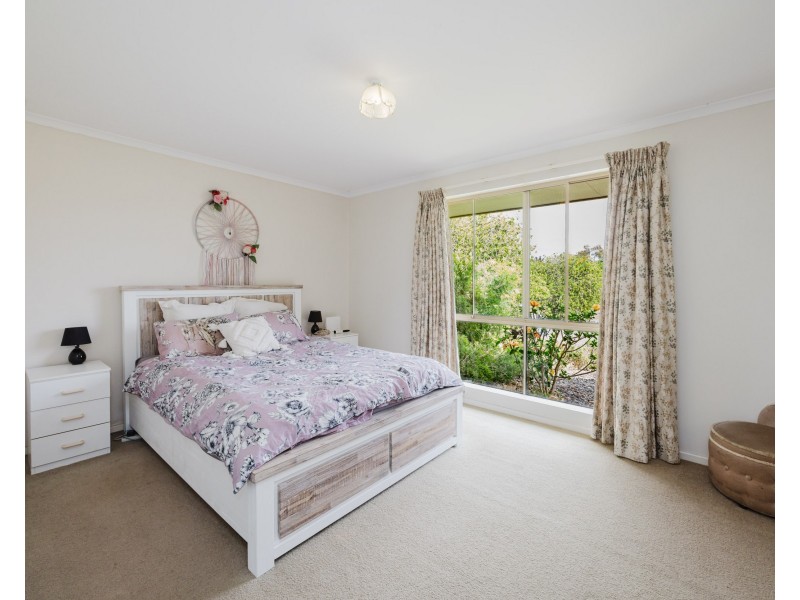 32 Whidby Street, Orana WA 6330