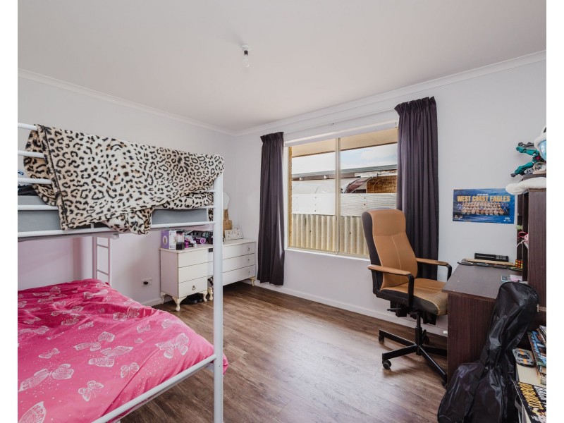 32 Whidby Street, Orana WA 6330