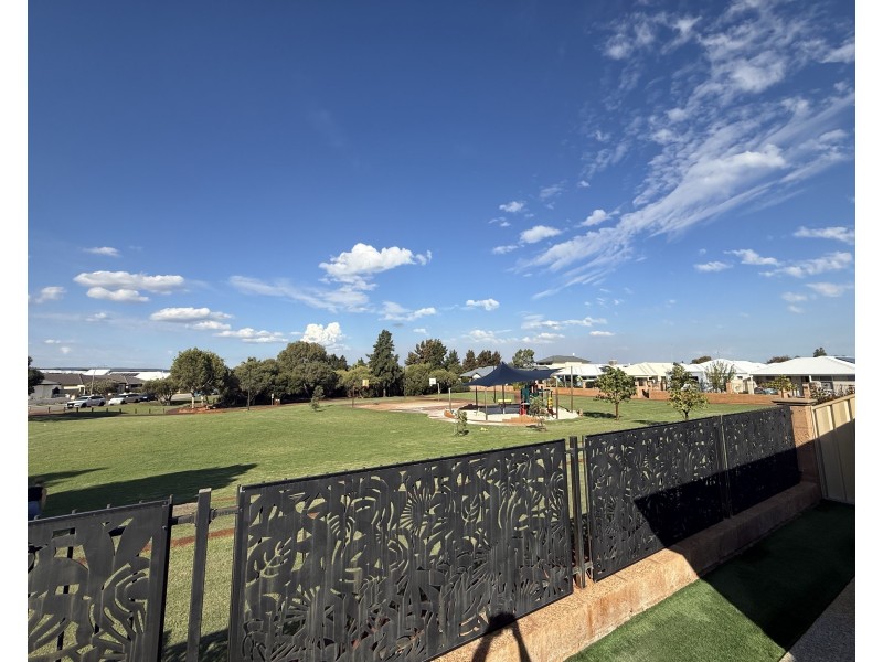 12 Pardillo Way, Caversham WA 6055