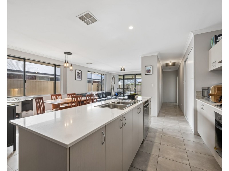 18 Lutea Loop, Hilbert WA 6112