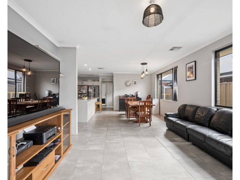 18 Lutea Loop, Hilbert WA 6112