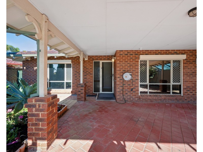6 Zeil Court, Alexander Heights WA 6064
