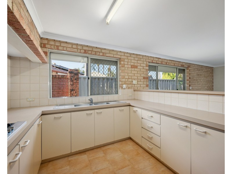 6 Zeil Court, Alexander Heights WA 6064