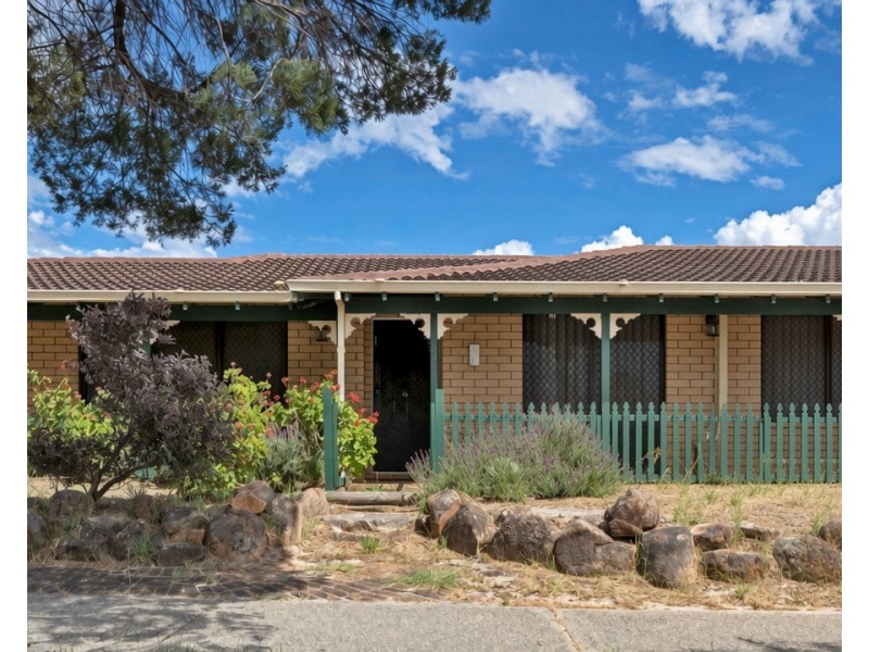 1 Gascoyne Drive, Gosnells WA 6110