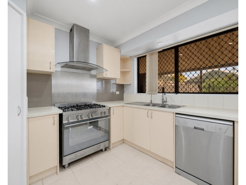 1 Gascoyne Drive, Gosnells WA 6110