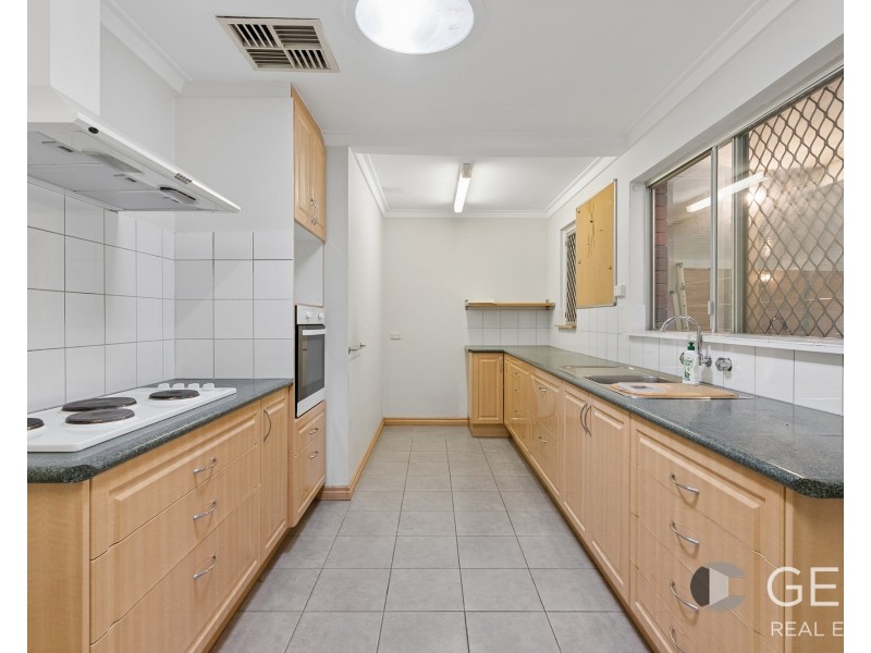 5 Clovertree Street, Maddington WA 6109