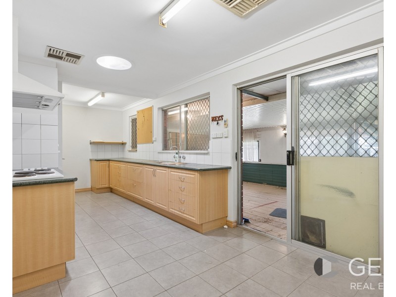 5 Clovertree Street, Maddington WA 6109
