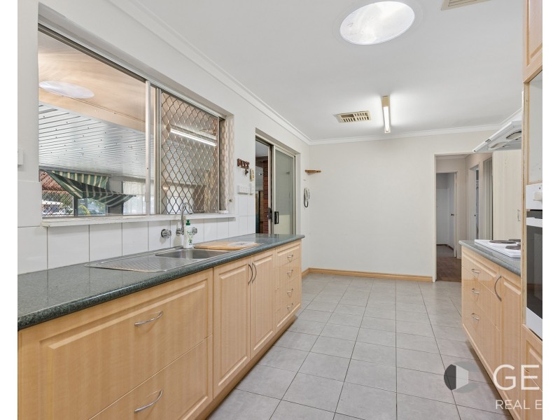 5 Clovertree Street, Maddington WA 6109