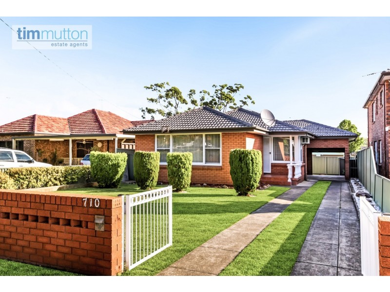 710 Henry Lawson Dr, East Hills NSW 2213