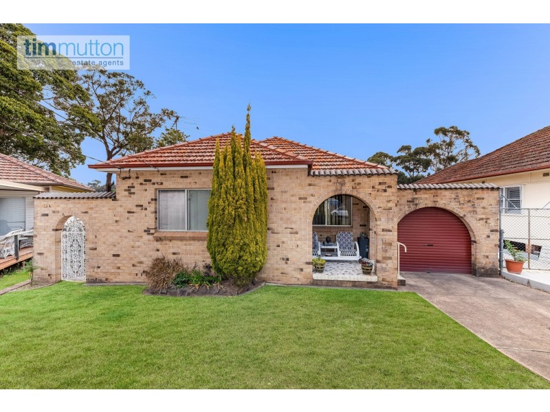 26 Harcourt Ave, East Hills NSW 2213