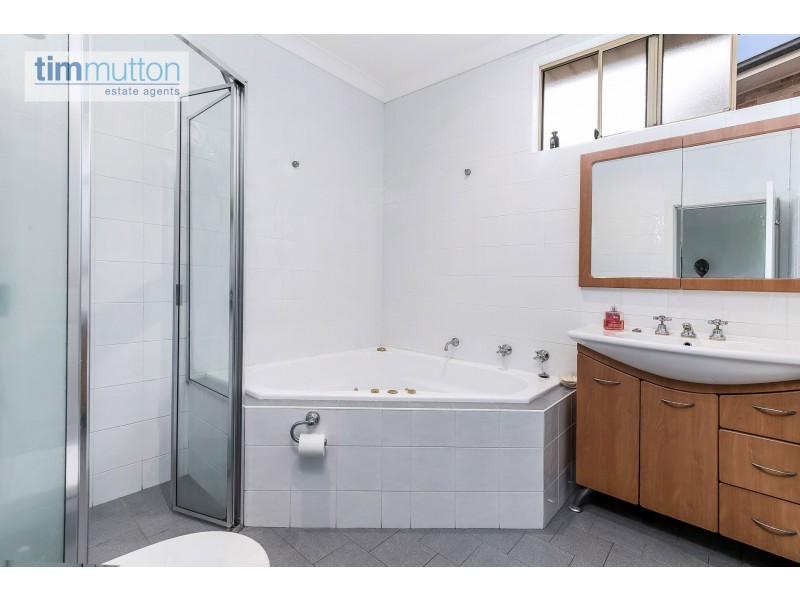 32 Lucas Rd, East Hills NSW 2213