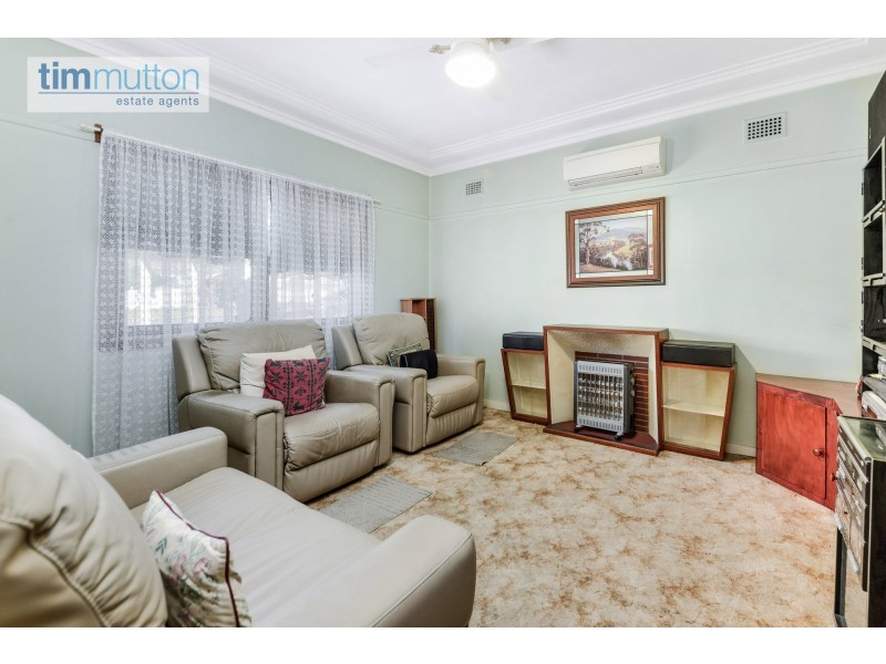 42 Clifford St, Panania NSW 2213