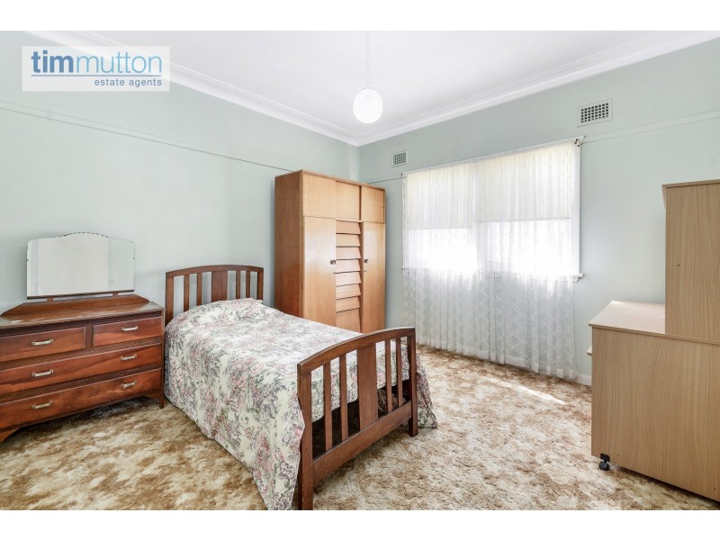 42 Clifford St, Panania NSW 2213