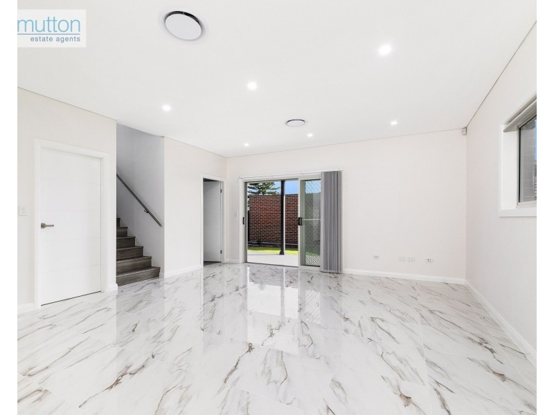 2/102 Beaconsfield Street, Revesby NSW 2212