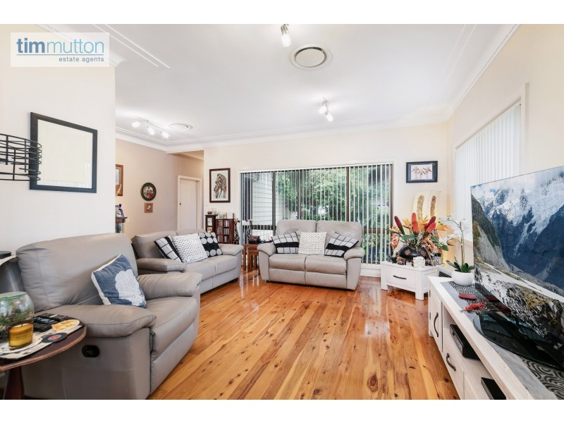 691 Henry Lawson Dr, East Hills NSW 2213