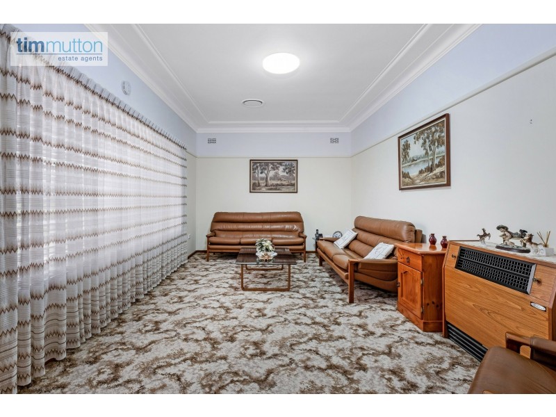 8 Drake St, Panania NSW 2213