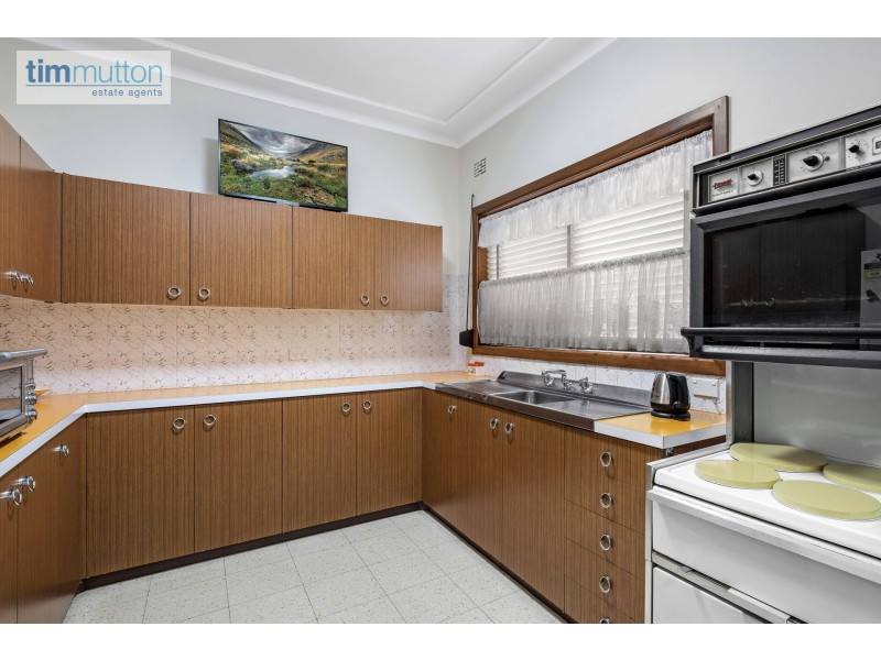 8 Drake St, Panania NSW 2213