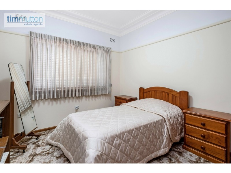 8 Drake St, Panania NSW 2213