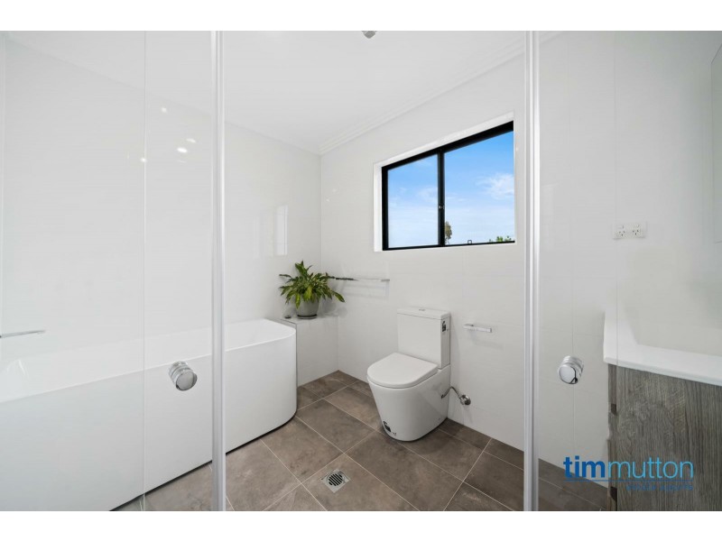 13 Enright St, East Hills NSW 2213