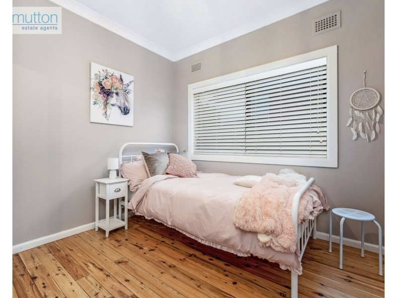 13 Drake St, Panania NSW 2213