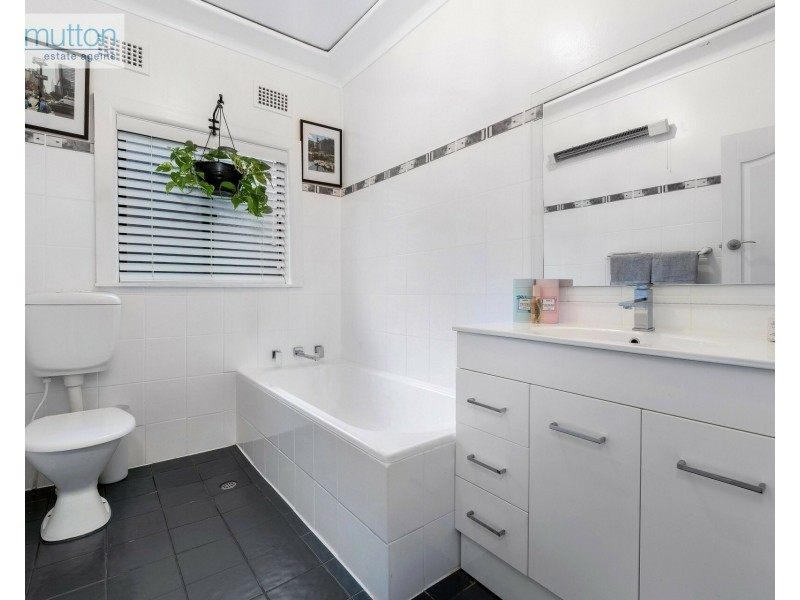 13 Drake St, Panania NSW 2213