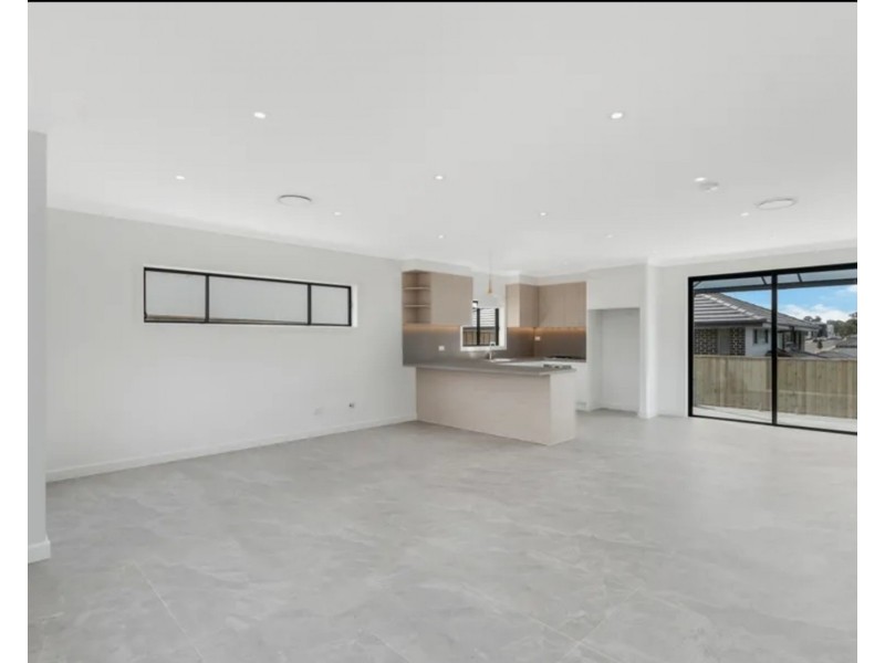 20A Mahoney Dr, Campbelltown NSW 2560