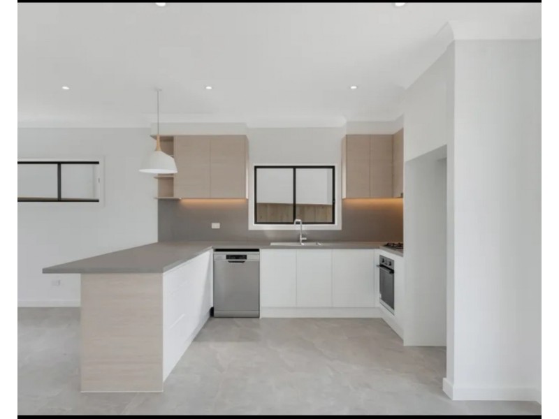 20A Mahoney Dr, Campbelltown NSW 2560