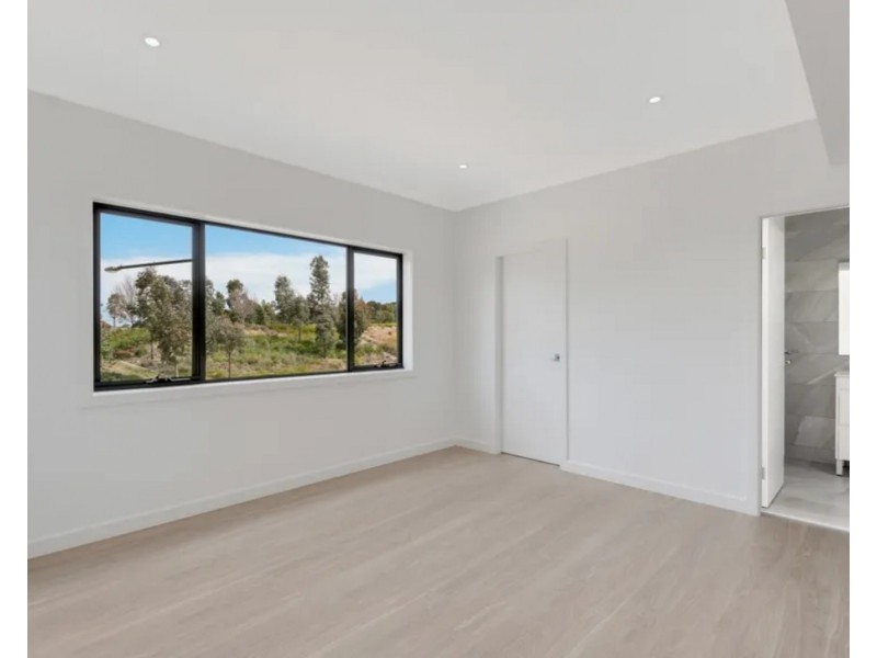 20A Mahoney Dr, Campbelltown NSW 2560