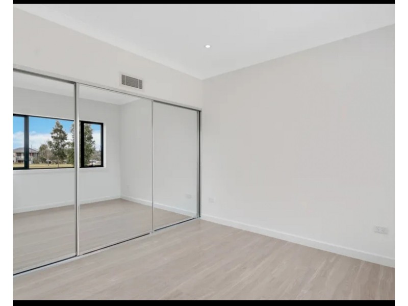 20A Mahoney Dr, Campbelltown NSW 2560