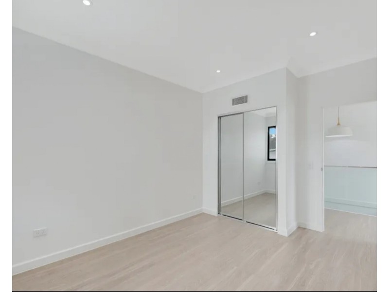 20A Mahoney Dr, Campbelltown NSW 2560