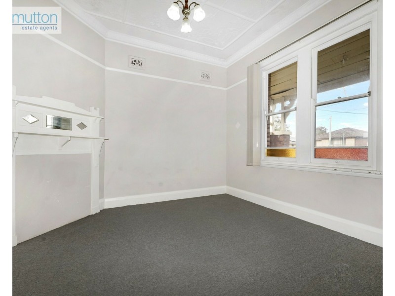 62 Beaconsfield St, Revesby NSW 2212