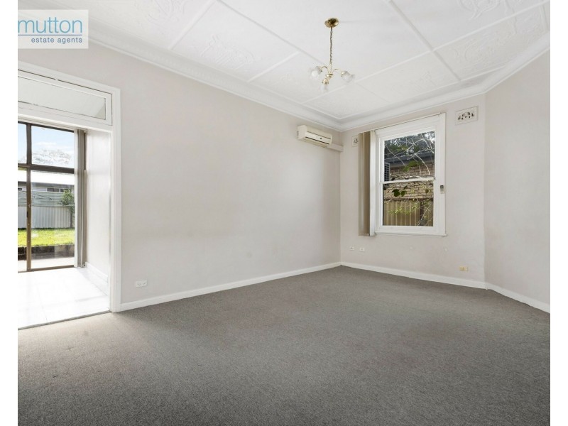 62 Beaconsfield St, Revesby NSW 2212