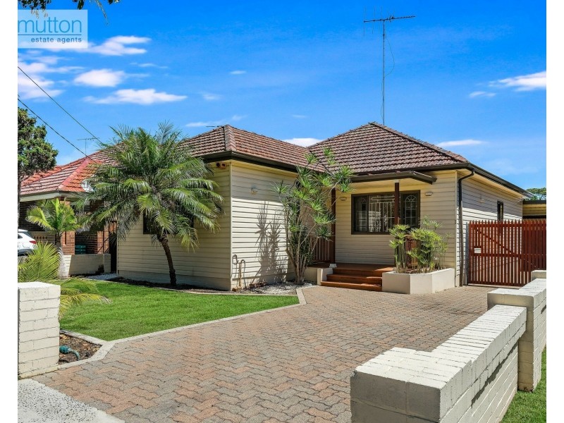 44 Edgbaston Rd, Beverly Hills NSW 2209