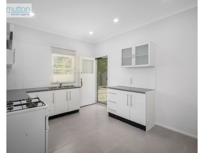 75 Freeman Ave, Canley Vale NSW 2166