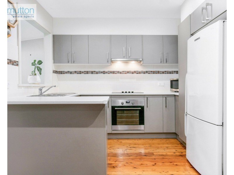 48 Holland Cres, Casula NSW 2170