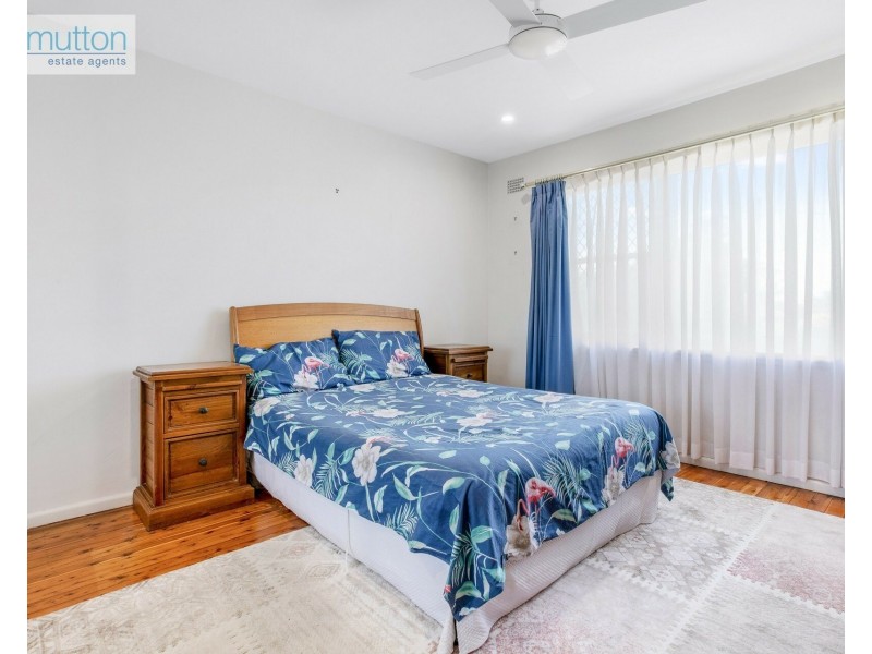 48 Holland Cres, Casula NSW 2170