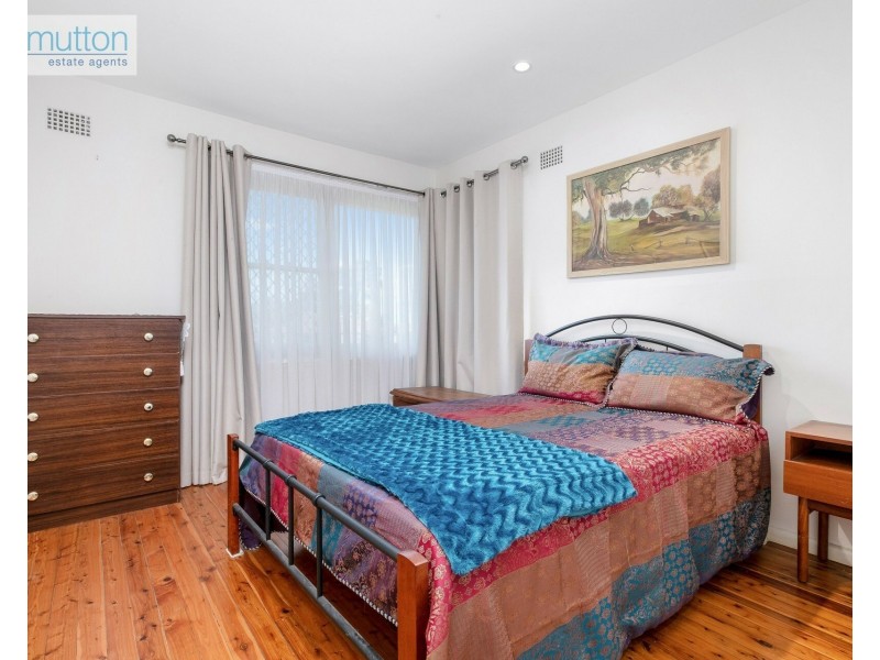 48 Holland Cres, Casula NSW 2170