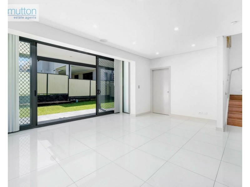 4 Joyce Ave, Picnic Point NSW 2213