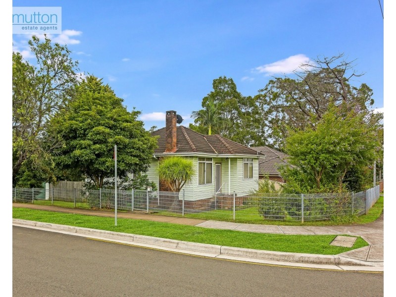 6 Tyalgum Ave, Panania NSW 2213