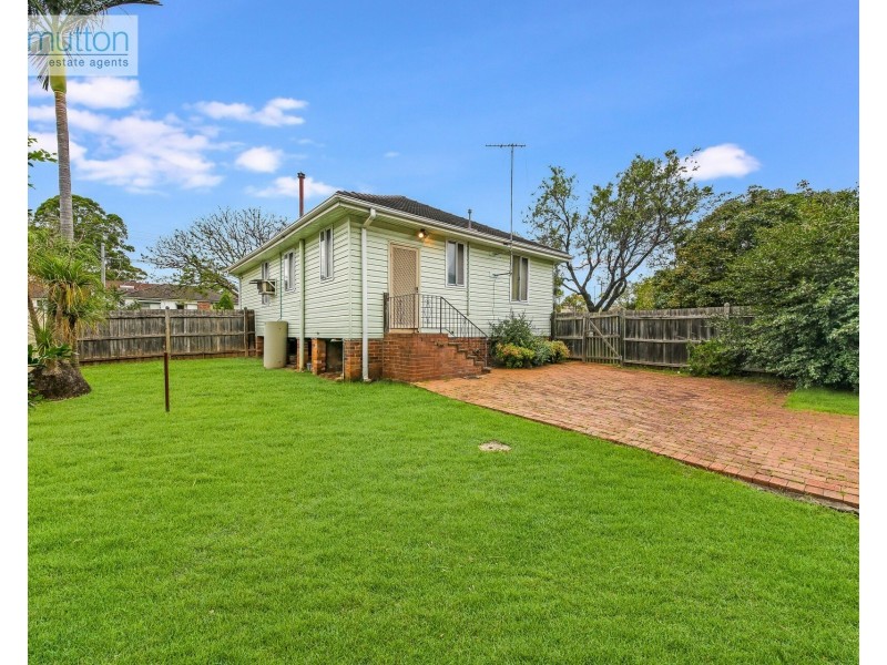 6 Tyalgum Ave, Panania NSW 2213