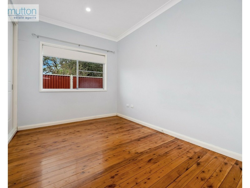 64 Lucas Rd, East Hills NSW 2213