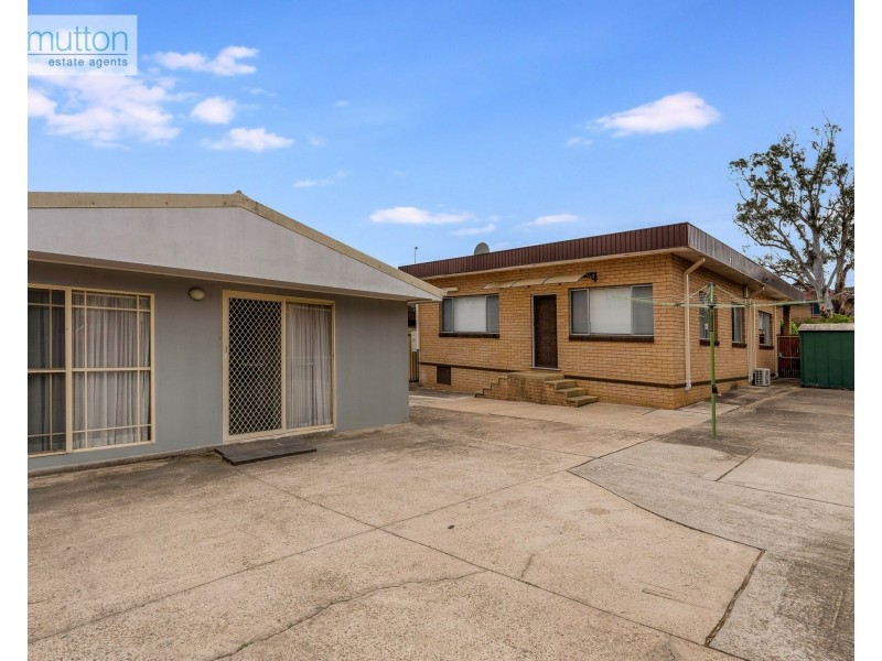 64 Lucas Rd, East Hills NSW 2213