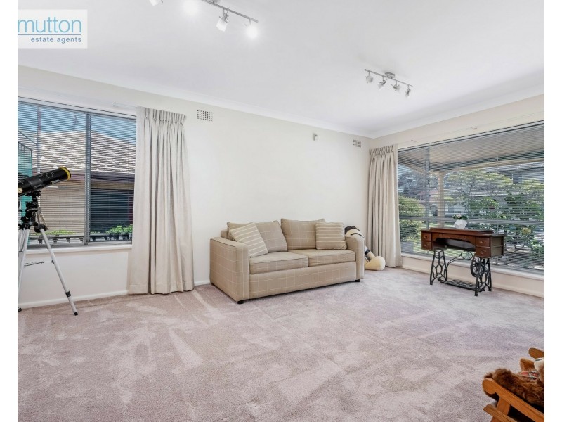 9 Menin Pl, Milperra NSW 2214
