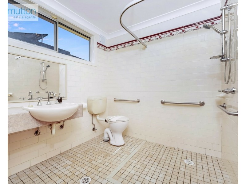 9 Menin Pl, Milperra NSW 2214