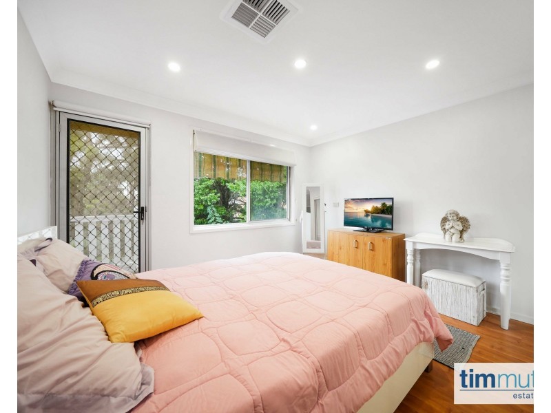 4 Zonnebeke Cres, Milperra NSW 2214