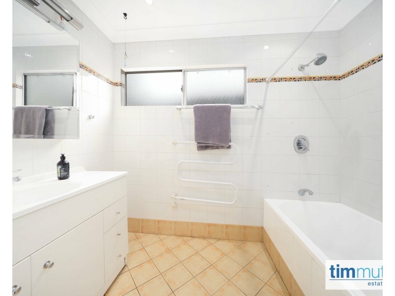 4 Zonnebeke Cres, Milperra NSW 2214