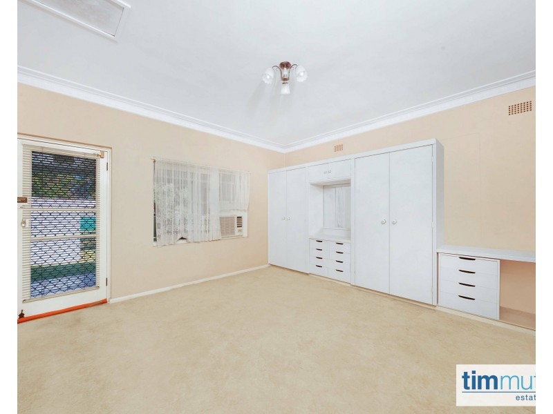 18 Monie Ave, East Hills NSW 2213