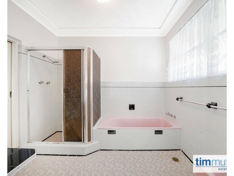 18 Monie Ave, East Hills NSW 2213